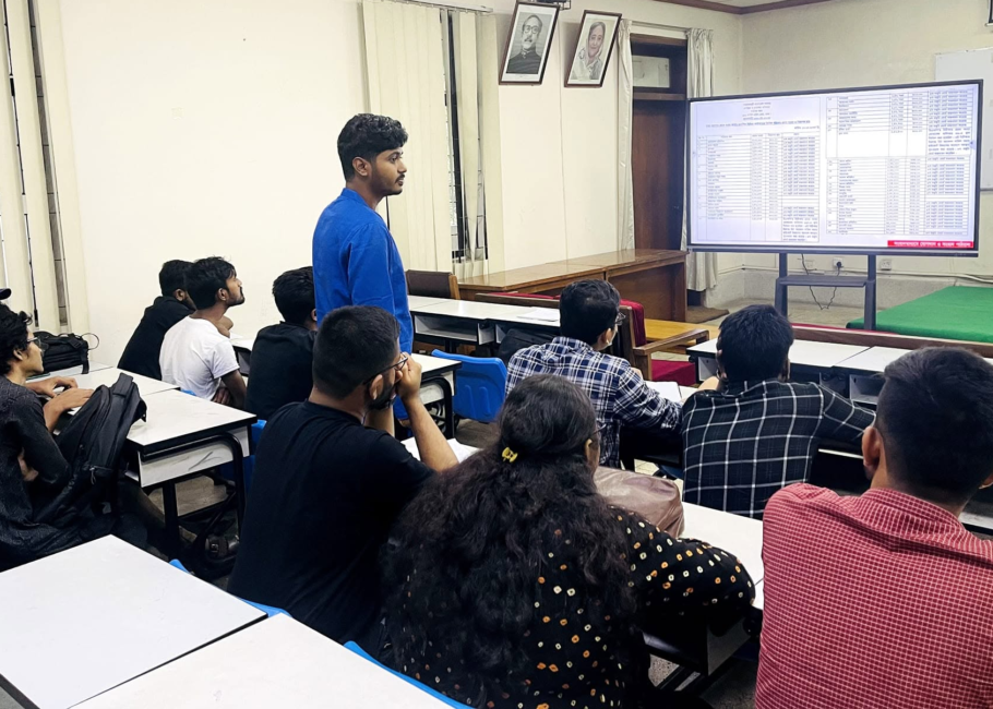 নতুন আবেদনকারীদের জন্য 'ক্যাম্পাস সাংবাদিকতার প্রাথমিক পাঠ' শীর্ষক দিনব্যাপী কর্মশালা শনিবার (৬ জুলাই) সেমিনার রুমে অনুষ্ঠিত হয়।